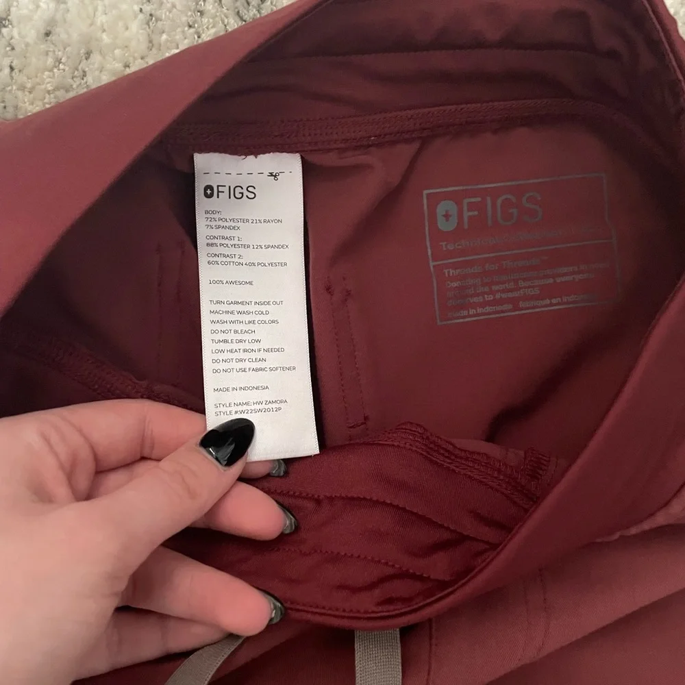 FIGS scrub Joggers - Picture 2 of 3